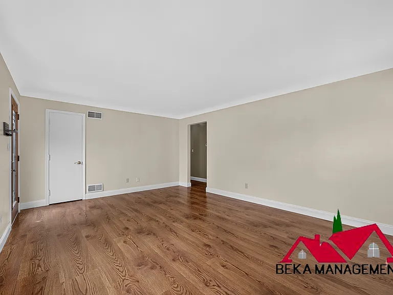 4427 W Forteen Mile Rd — Photo 5