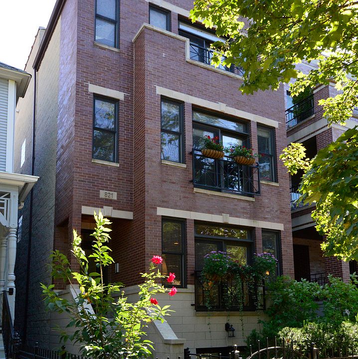 1st image of 821 W Wrightwood Ave #1