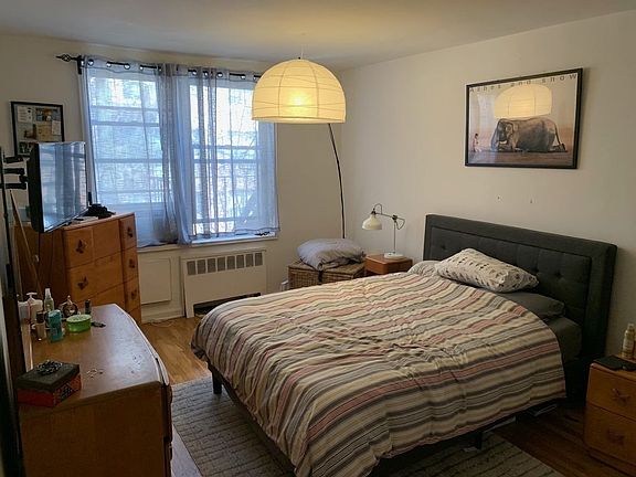 4th image of 3950 Blackstone Ave APT 2B