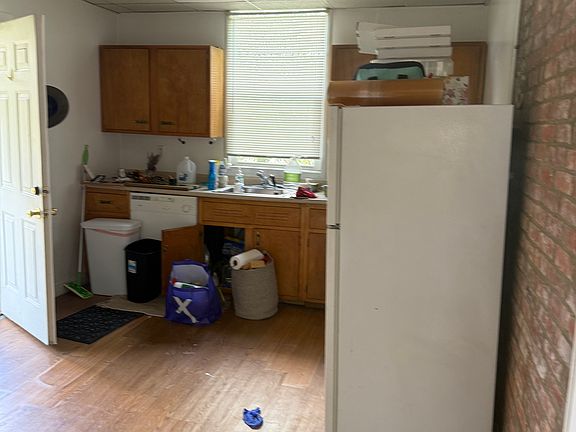 4th image of 906 Greenfield Ave #1