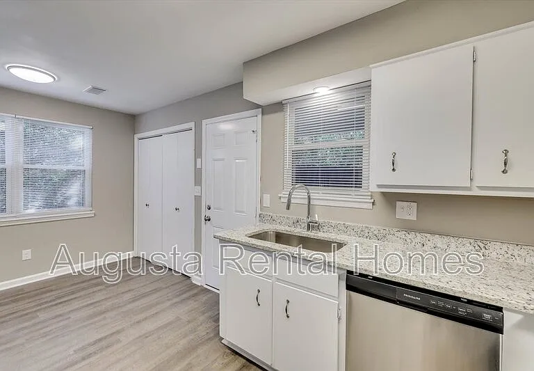 306 W Buena Vista Ave — Photo 11