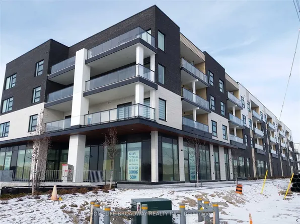 555 William Graham Dr #105, Aurora, ON L4G 3H9