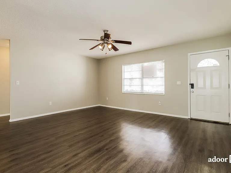 1024 Bridlewood Way — Photo 7