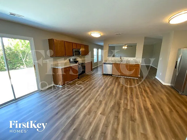 1640 Rustic Arch Way — Photo 3