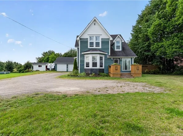207 Old Post Rd, Petitcodiac, NB E4Z 4N3