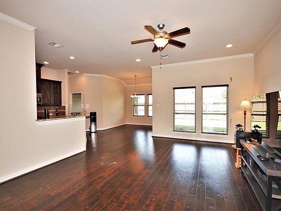 Crown molding, recessed lighting and ceiling fans through out.