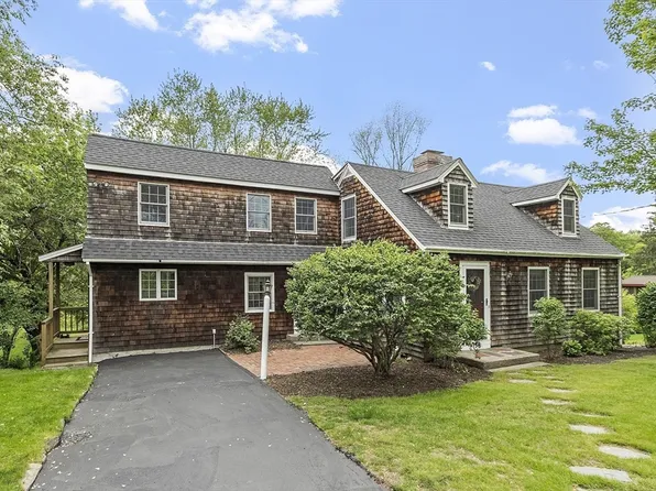 153 Tahattawan Rd, Littleton, MA 01460