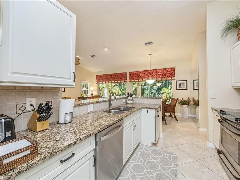 7546 Mill Pond Cir — Photo 10