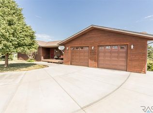 45144 Quail Dr, Canistota, SD 57012
