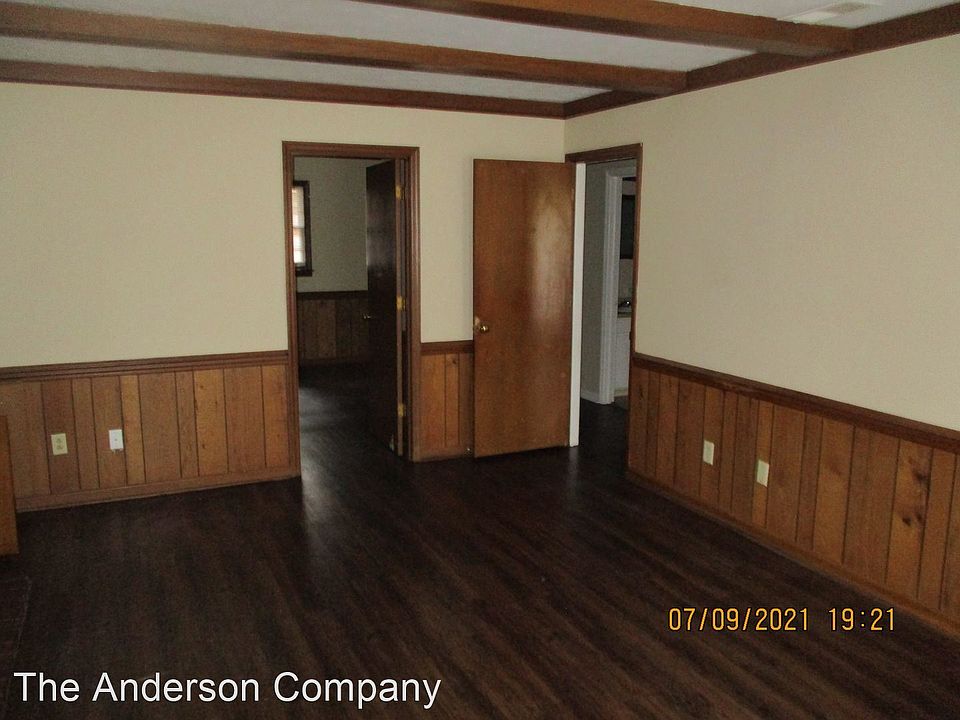2nd image of 1553B Webb St