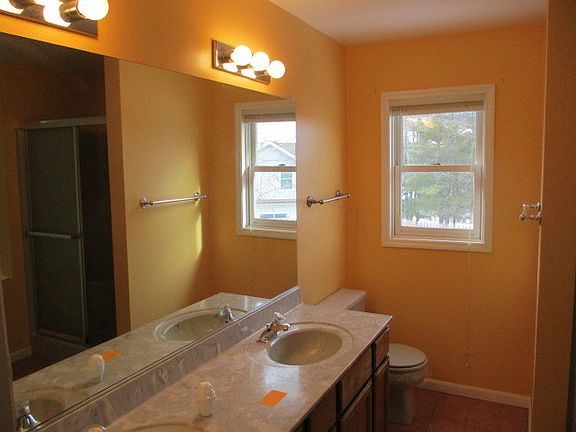 5th image of 320 Oak Hill Ct