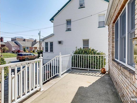 3rd image of 618 3rd Ave