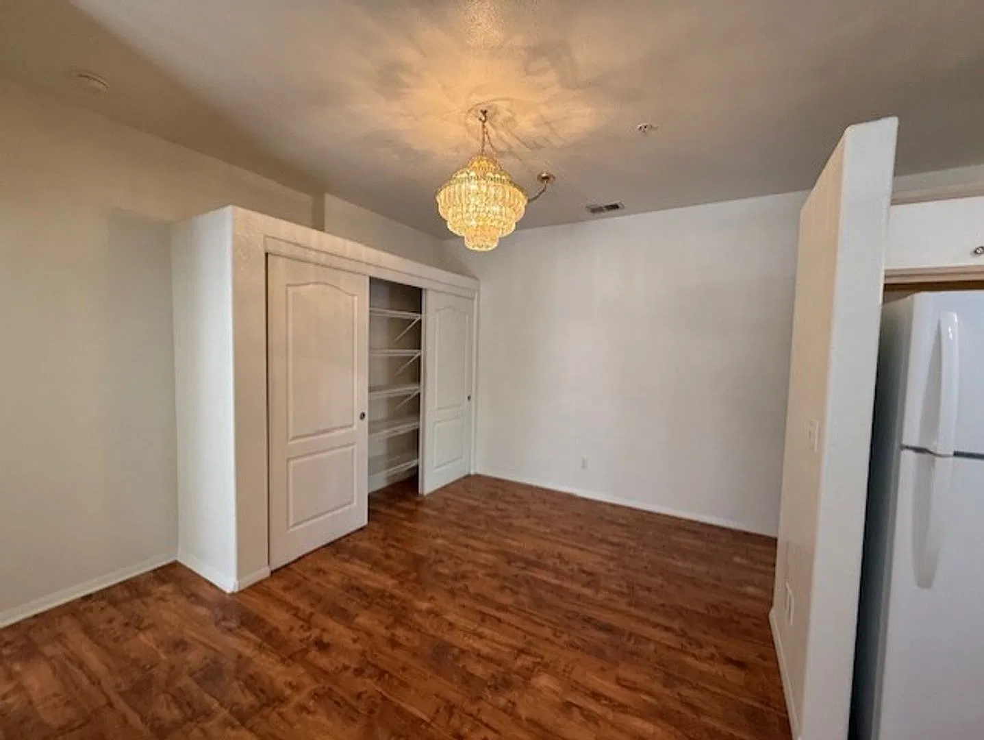 950 E Mingus Ave — Photo 3