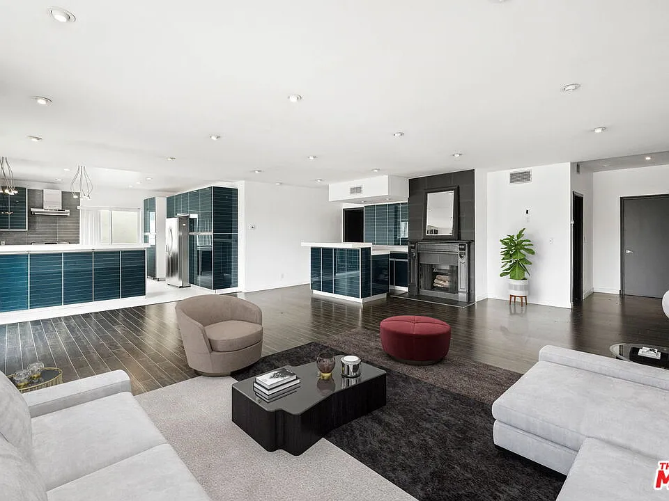 825 S Le Doux Rd #303