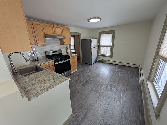 5th image of 4-6 Lawn Ave #1L