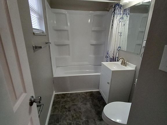 3rd image of 3668 Cleveland Ave APT B1
