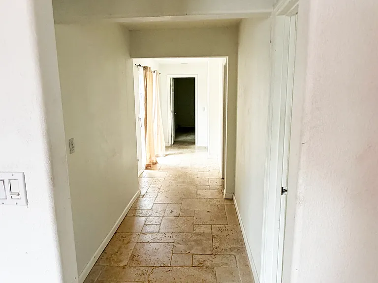 263 N Lomita Ave — Photo 12