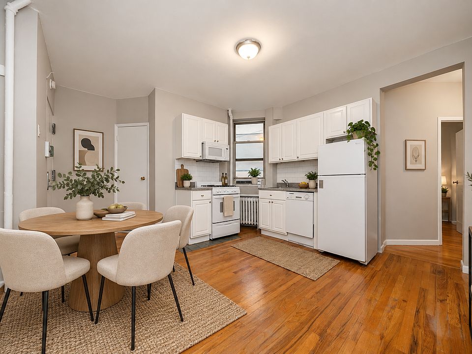 1st image of 208 E 7th St #2B