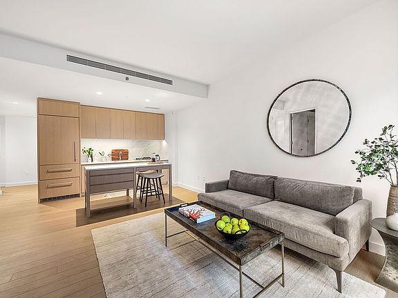 3rd image of 500 W 45th St #221