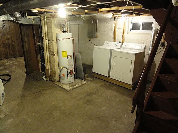 Basement with washer and dryer hookups.