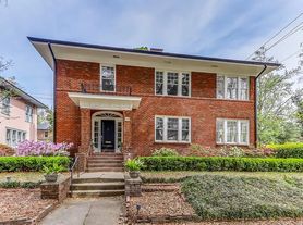 138 E 50th St, Savannah, GA