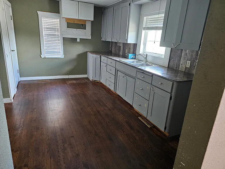 5886 Main St — Photo 3