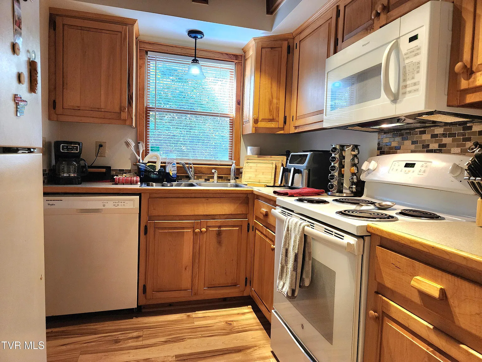 3 bed, 2.5 bath, 1091 sqft, $1,550 — Photo 3