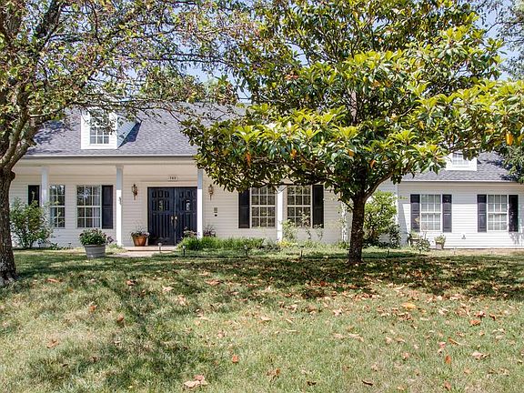 3rd image of 103 Redbud Ln