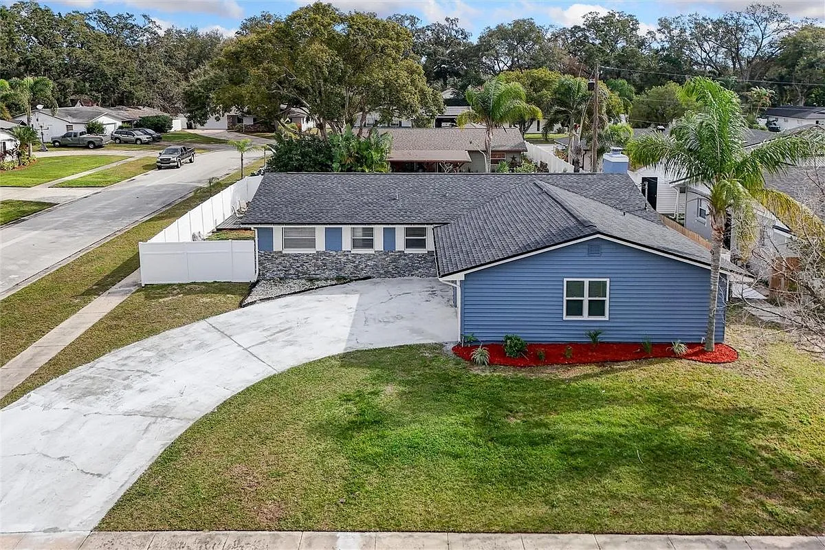 3 bed, 2.0 bath, 1652 sqft, $2,700 — Photo 1