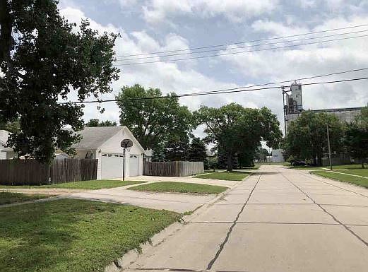 5th image of 409 E Ave