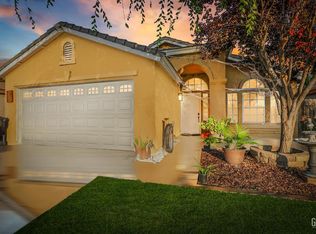 5906 Autumn Crest Dr, Bakersfield, CA 93313
