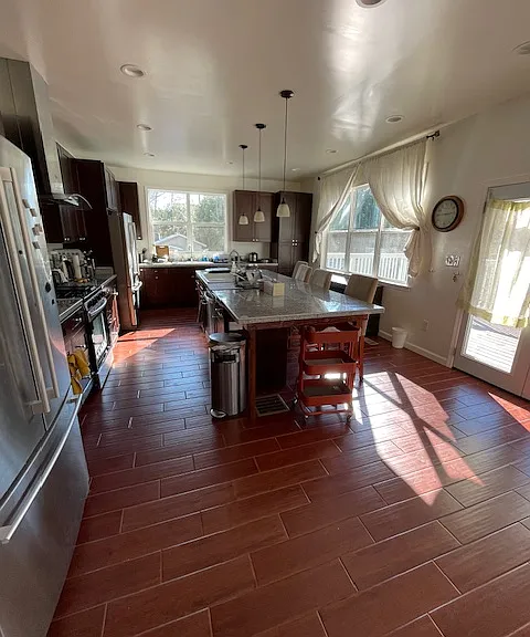 1074 Mecaslin St NW — Photo 4