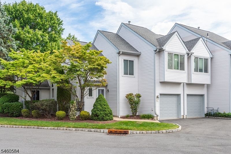 1st image of 17 Constitution Ct
