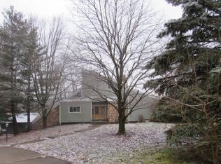 852 Vail Ct, Valparaiso, IN 46383