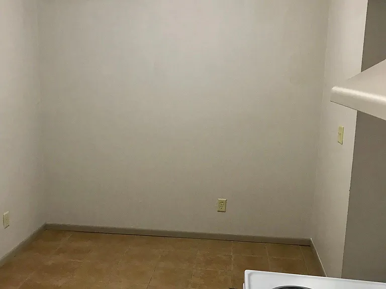 605 E Main St #7 — Photo 7