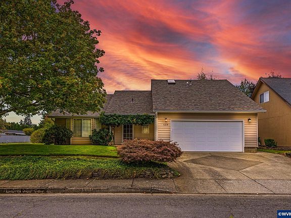 3rd image of 5219 Spring Leaf Ct N