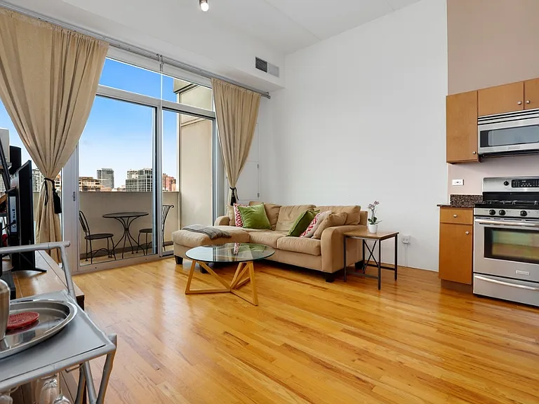630 N Franklin St #1117 — Photo 2