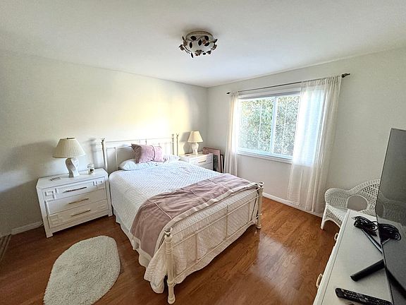 2nd image of 244 Grandridge Ct