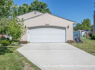 8564 Usher Rd, Olmsted Township, OH 44138