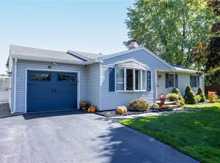 46 Gannett Rd, Farmington, NY 14425