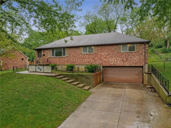 618 N Grover St, Liberty, MO 64068