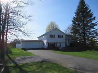 9134 Bater Rd, Stafford, NY 14143