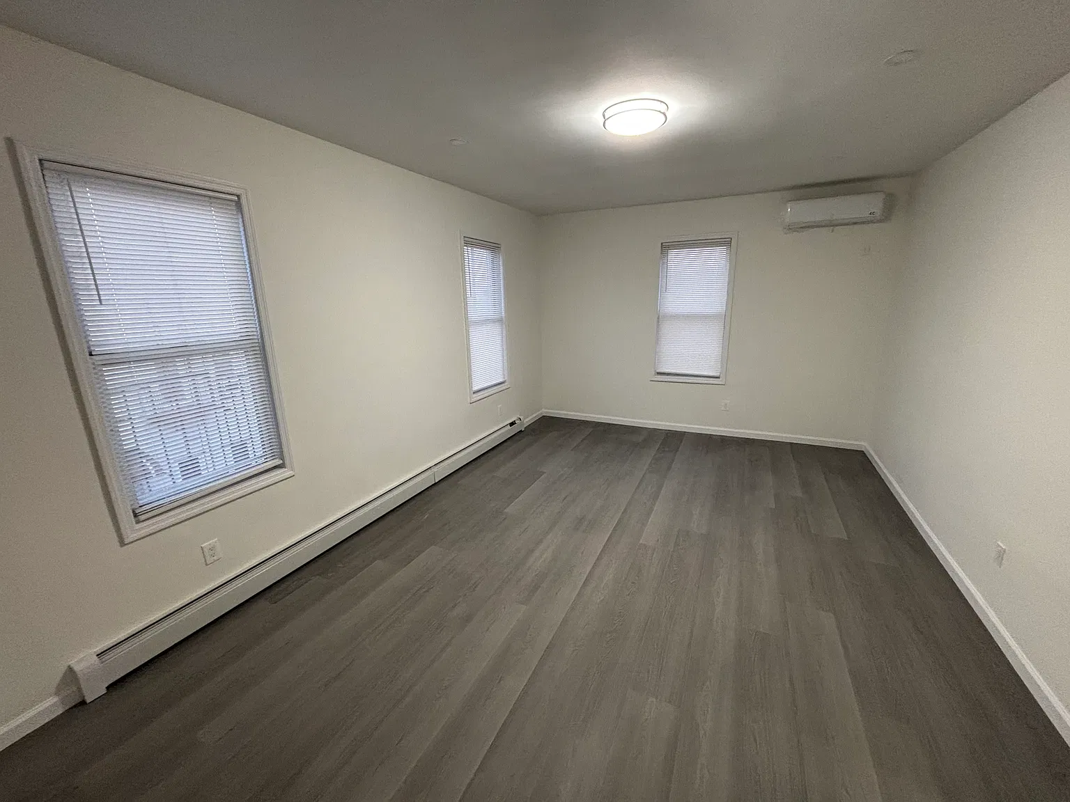 3 bed, 1.5 bath, 1375 sqft, $3,200 — Photo 4