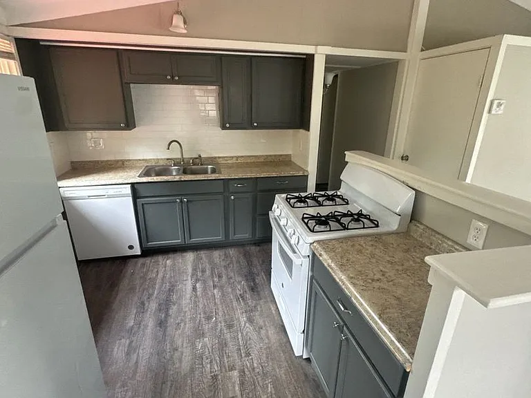 6904 NW 78th St — Photo 30