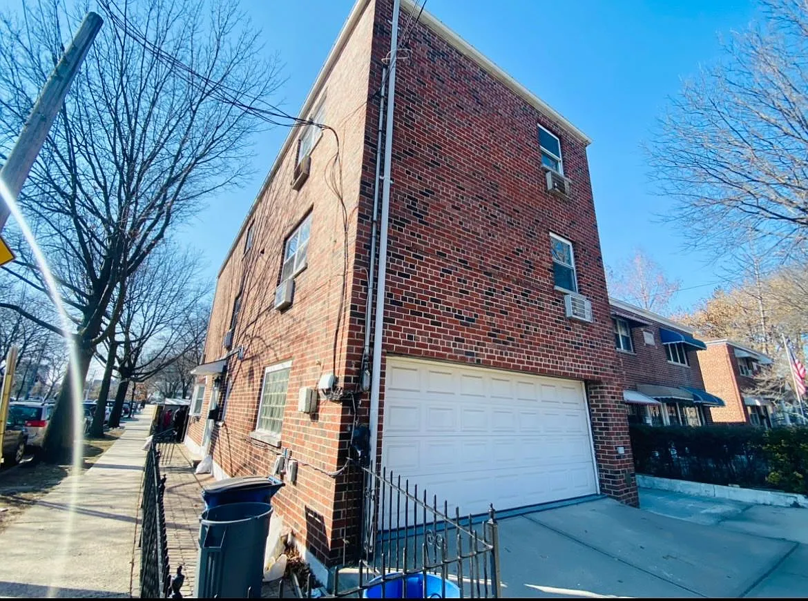 2845 Wilkinson Ave — Photo 2