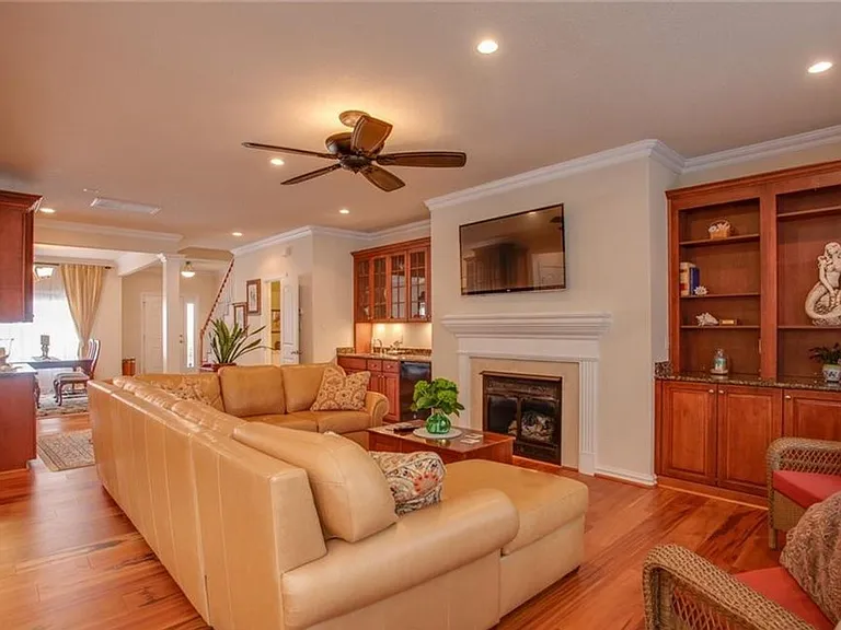 1032 Horton Pl — Photo 4