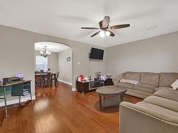3rd image of 4529 Perry St