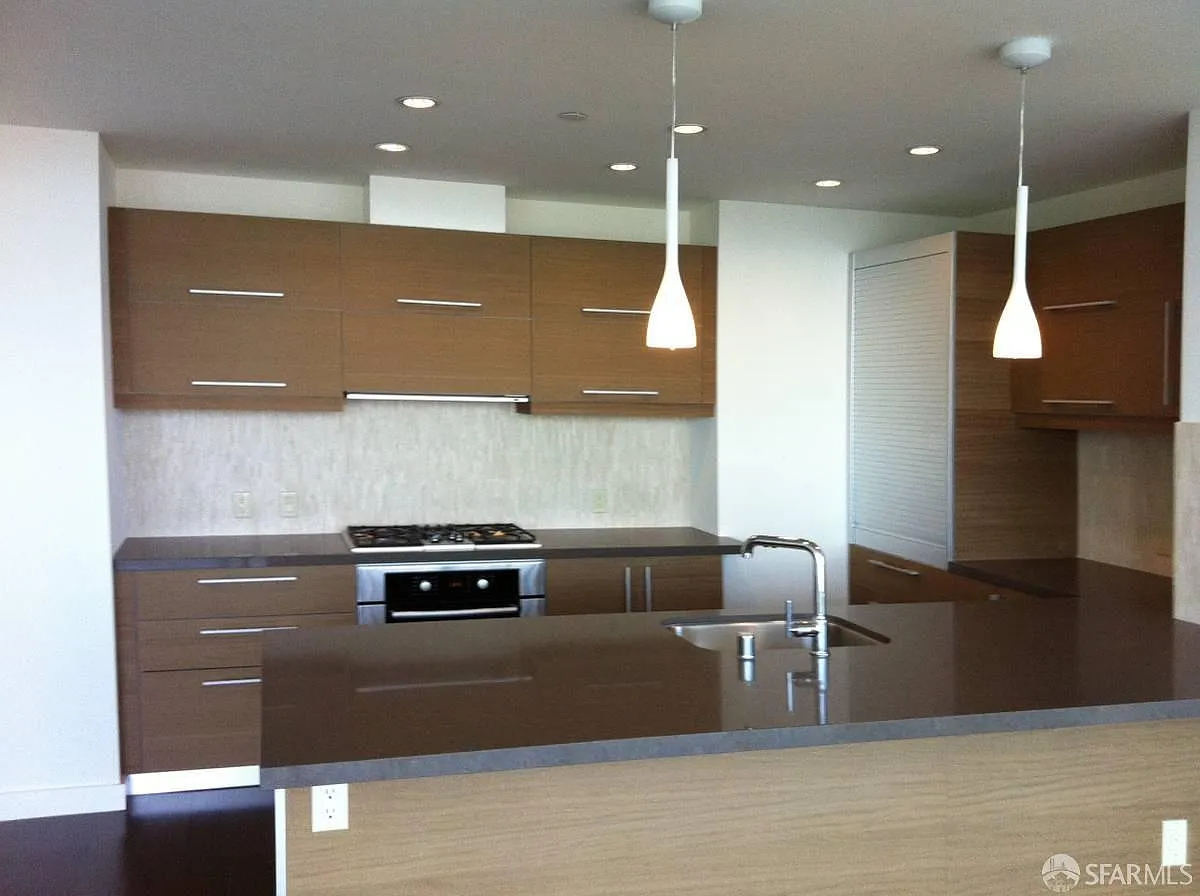 2 bed, 2.0 bath, 1492 sqft, $9,900 — Photo 3