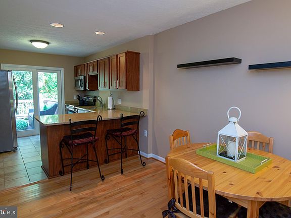 3rd image of 506 Greenblades Ct