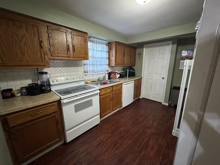 906 Church St — Photo 7